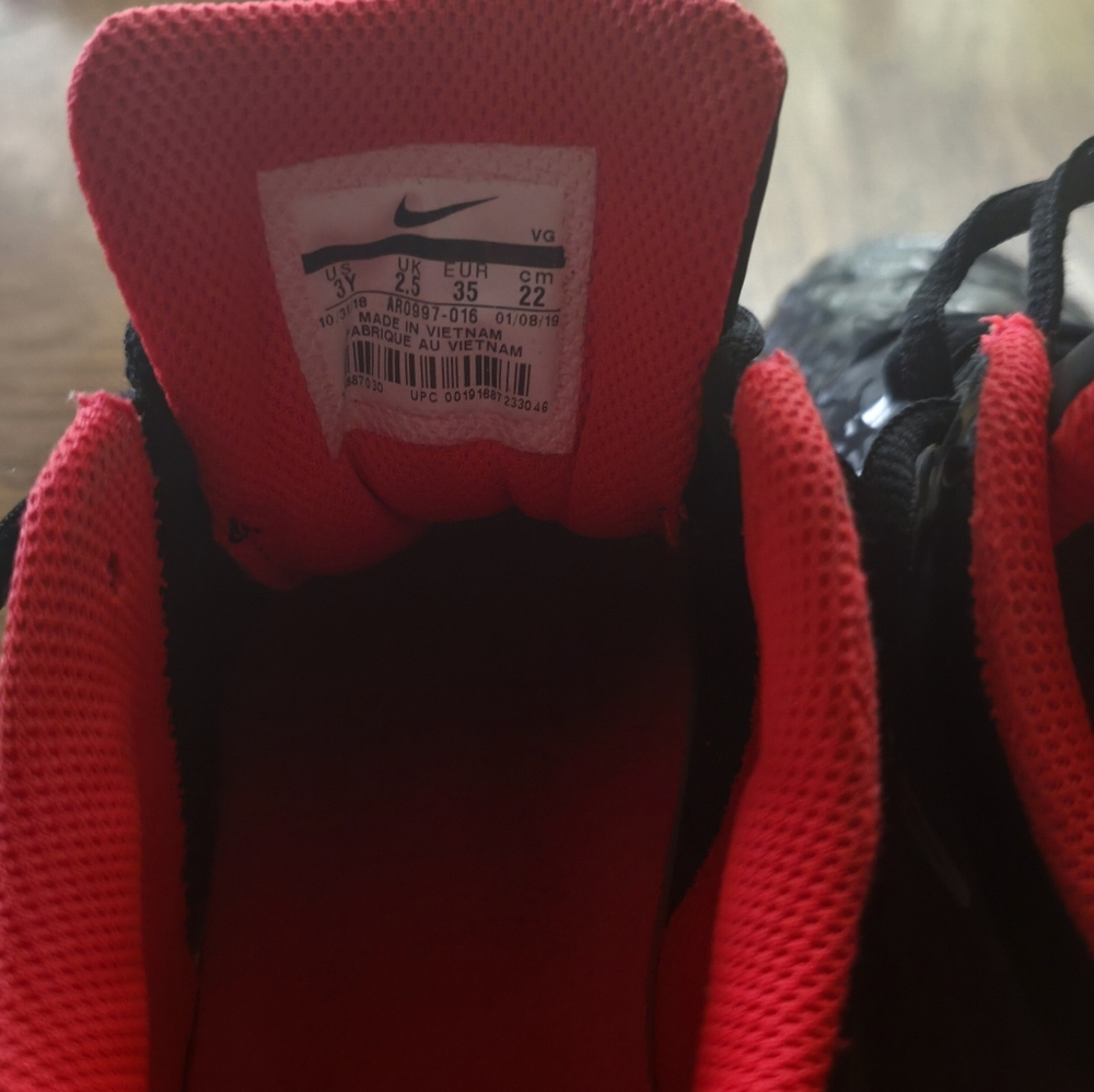 Nike Kids Black and Red Cleats - Picture 3 of 4